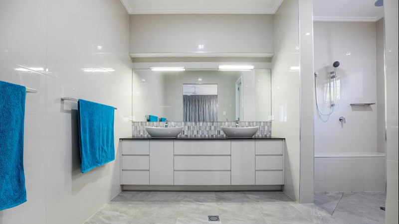 white-bathroom-interior-1.jpg